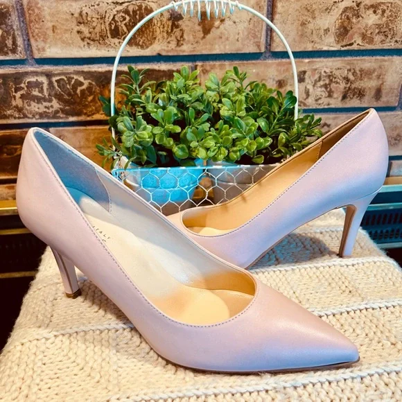 GORGEOUS BARNEYS NEW YORK Italian leather neutral pumps size 8 - Picture 7 of 7